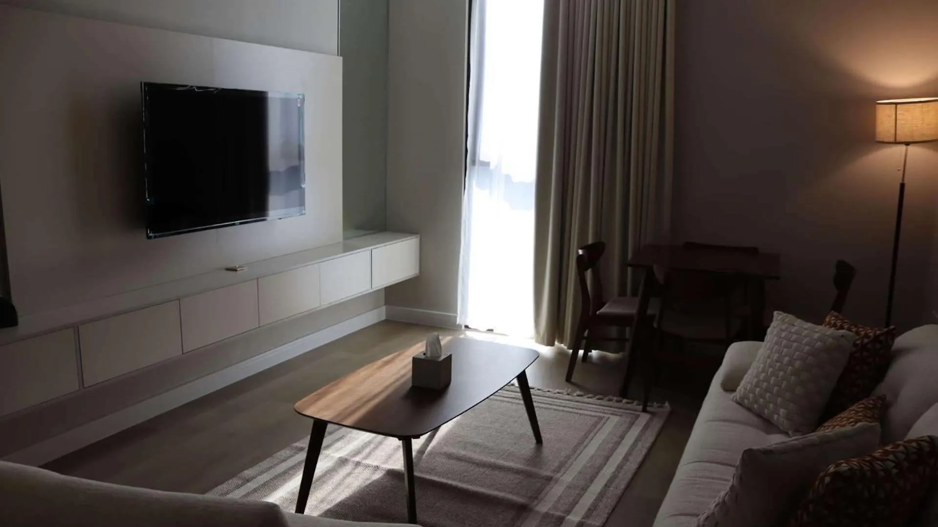 アパート 1 Bedroom Luxury Apt By Aj Aljada シャルジャ